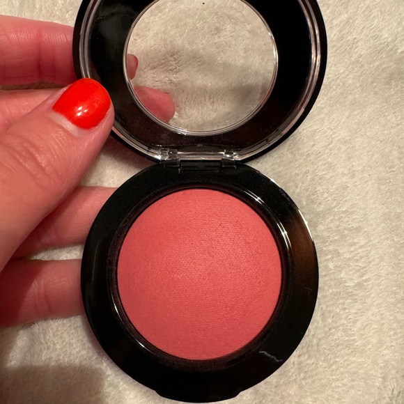 Mac mineralize blush in happy go rosy - Picture 2 of 3